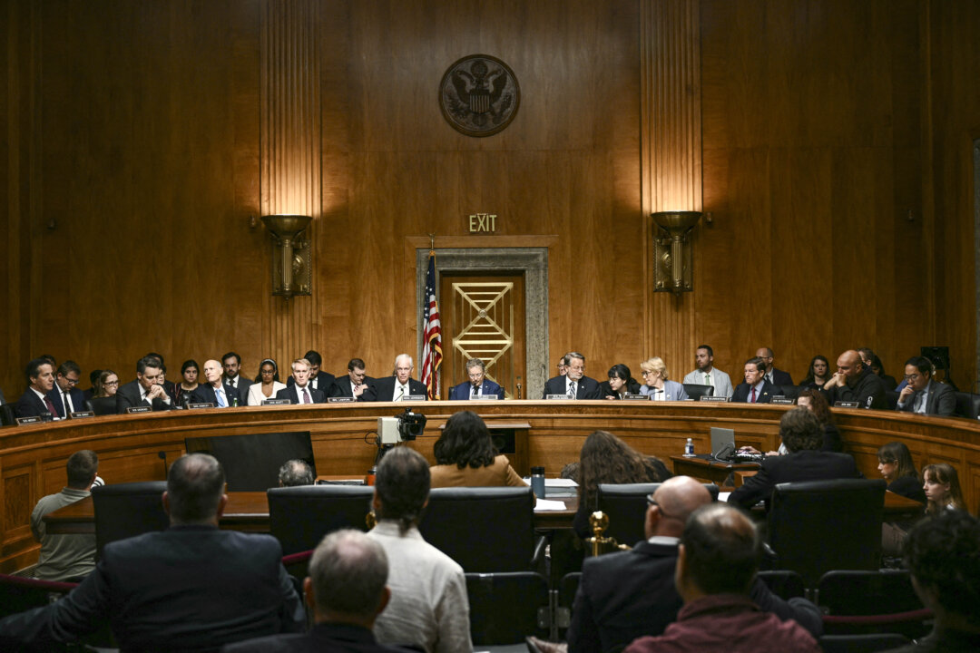 Senate Panel Votes to Hold Fauci in Contempt