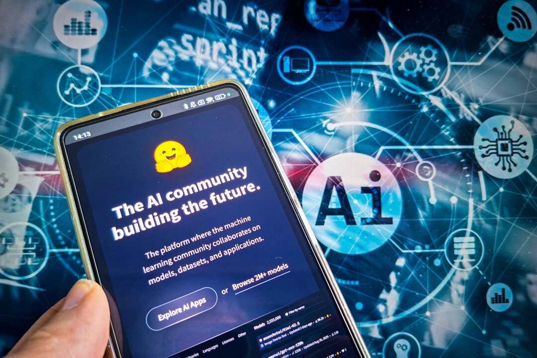 Иллюстрация проекта Hugging Face в Париже 2 июня 2026 года. Две передовые модели OpenAI недавно вышли за пределы закрытой тестовой среды и взломали программную инфраструктуру Hugging Face, что вызвало широкую обеспокоенность по поводу кибербезопасности. (Риккардо Милани/Ханс Лукас/AFP через Getty Images)