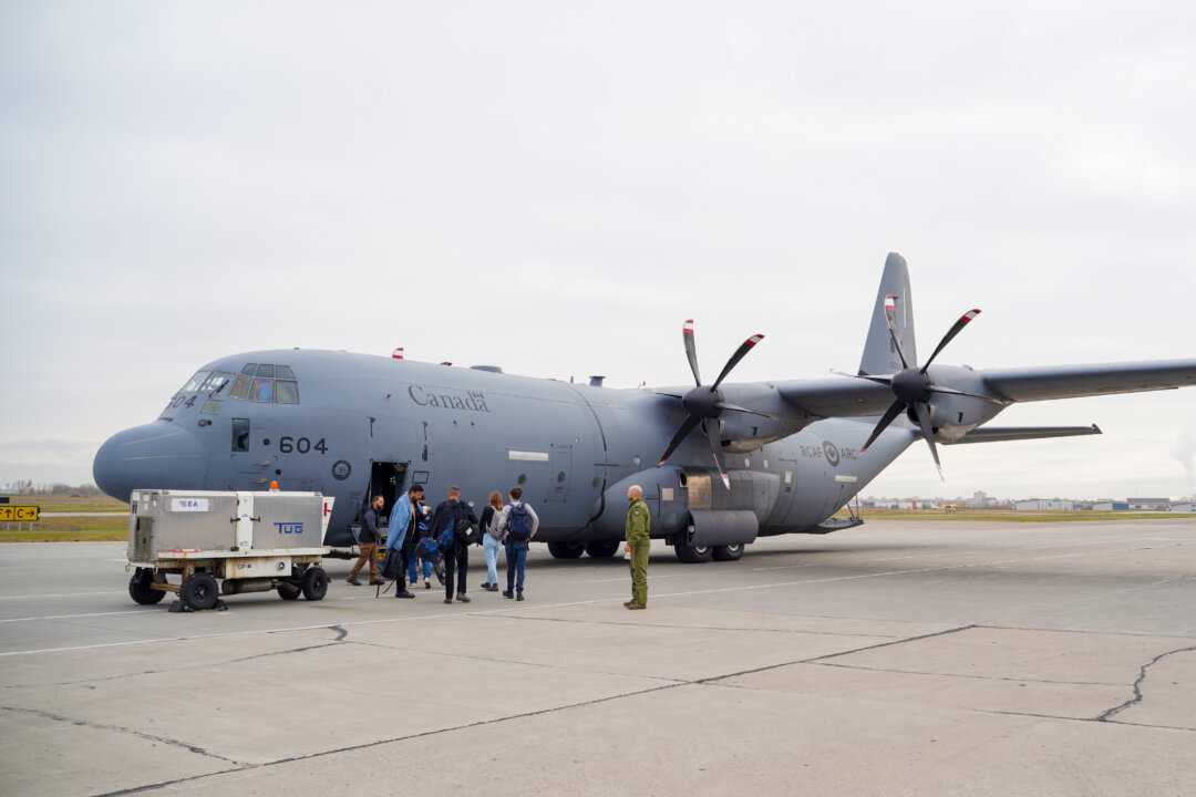 Old Military Transport Aircraft to Get New Lease on Life as Waterbombers
