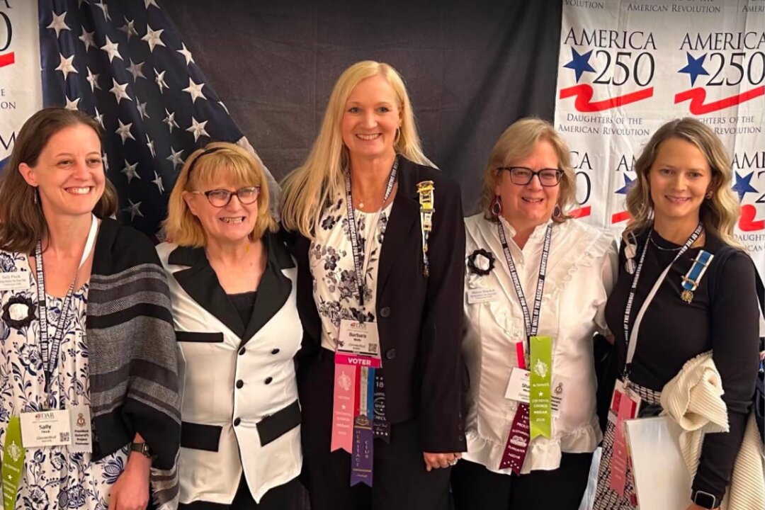 Dispute Over Transgender Members Rattles Daughters of the American Revolution
