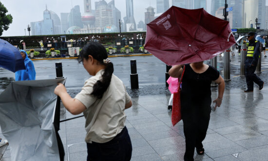 Typhoon Dolphin Hits China’s East Coast, Over 1 Million Evacuated