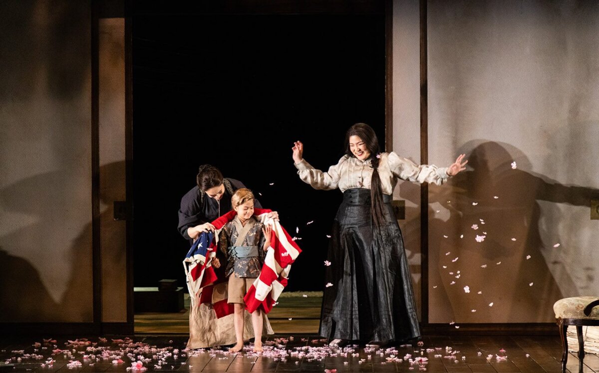 (L–R) Sun-Ly Pierce (Suzuki), Hanako Ingliss (Trouble), Karen Chia-ling Ho (Cio-Cio-San), in "Madama Butterfly." (Bronwen Sharp)