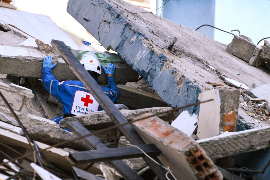 Search-and-Rescue Teams Continue Work After Colombia Earthquake
