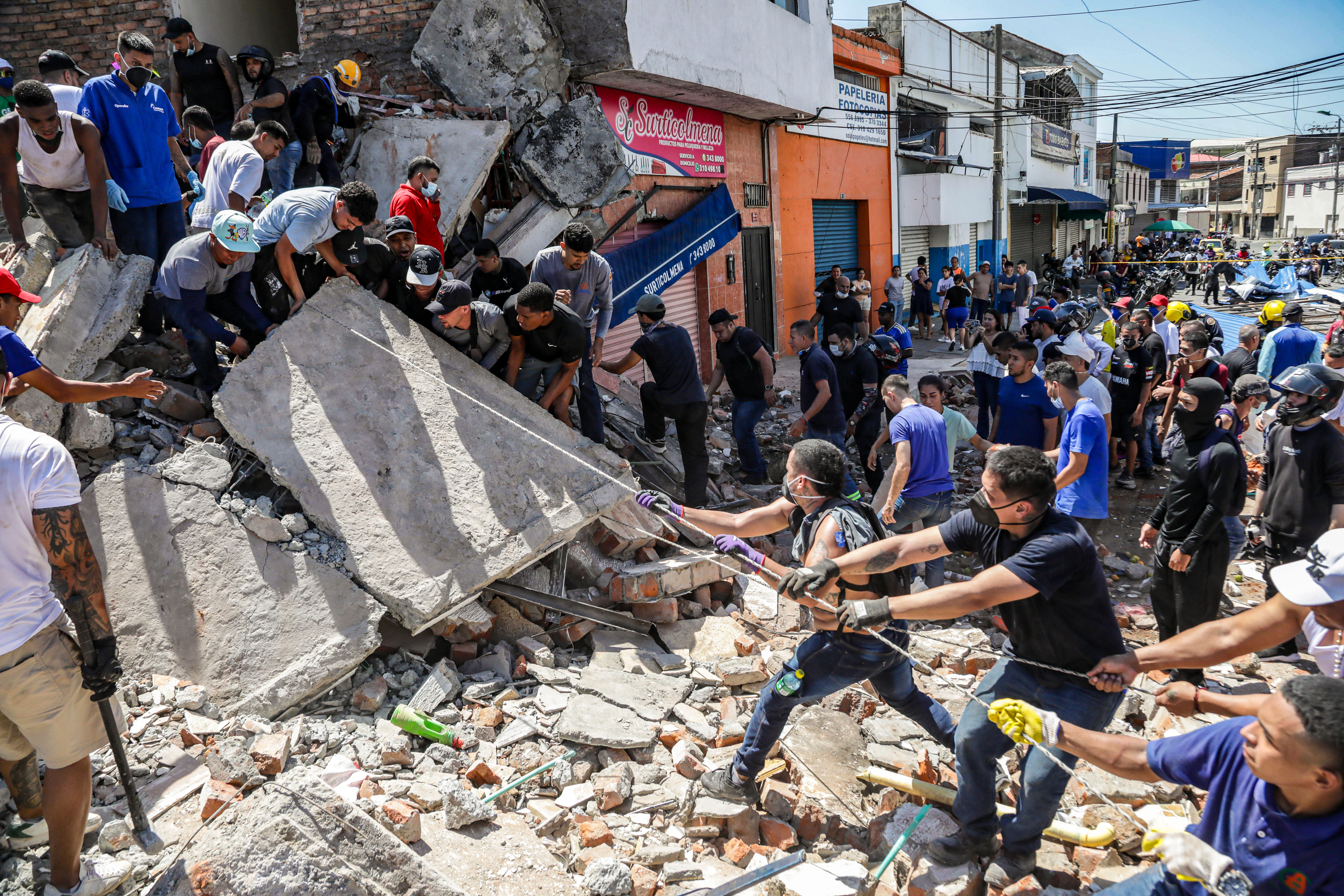LIVE NOW: Search-and-Rescue Teams in Pereira After Quake Hits Colombia
