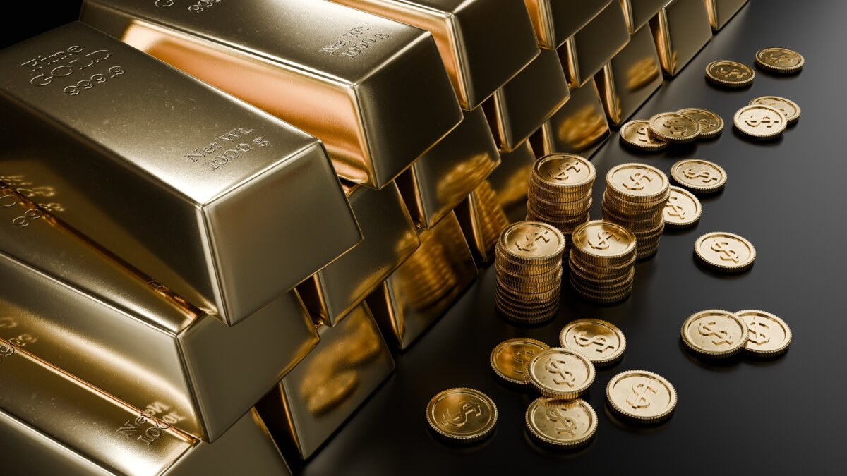 Gold’s tax treatment can surprise investors, especially when selling after a major rally. (Nattapon Saisaard/shutterstock)