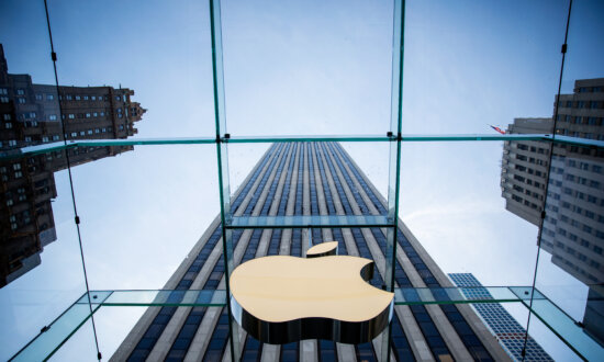 Supreme Court Freezes Lower Court Action in App Store Lawsuit