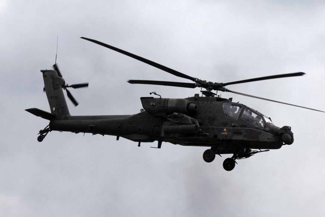 Army Temporarily Halts All Apache Training Flights After Fatal Crash in Texas