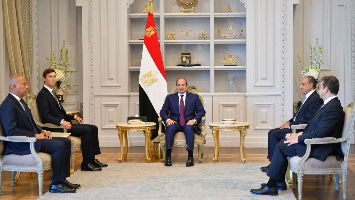Egyptian President Abdel Fattah El-Sisi (C) meets with Jared Kushner (2nd L) in El-Alamein, Egypt, on Aug. 16, 2026. (Egypt Presidential Handout via Reuters)