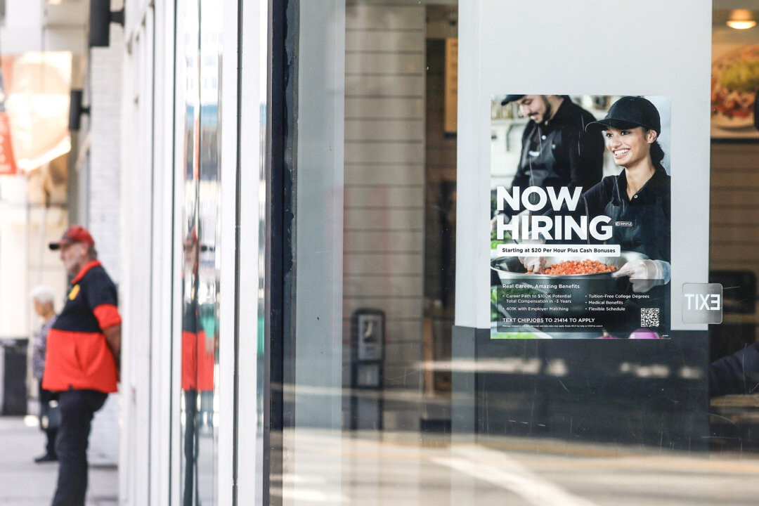 BREAKING: American Jobless Claims Plummet Before Annual Payroll Update