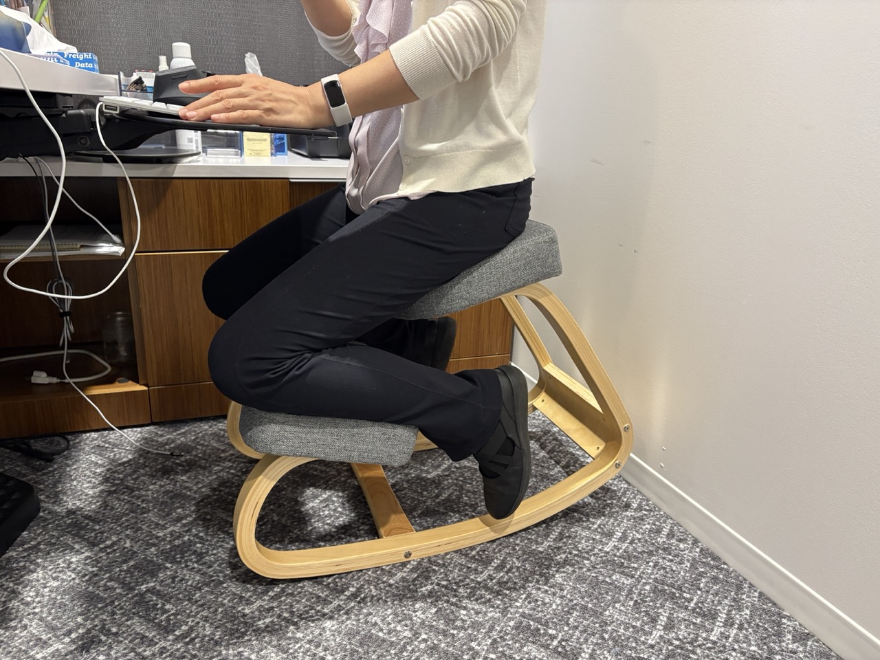 ergonomic kneeling chair by uplift desk
