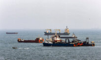Ship Hit in Strait of Hormuz as Turkey Pushes US-Iran Talks