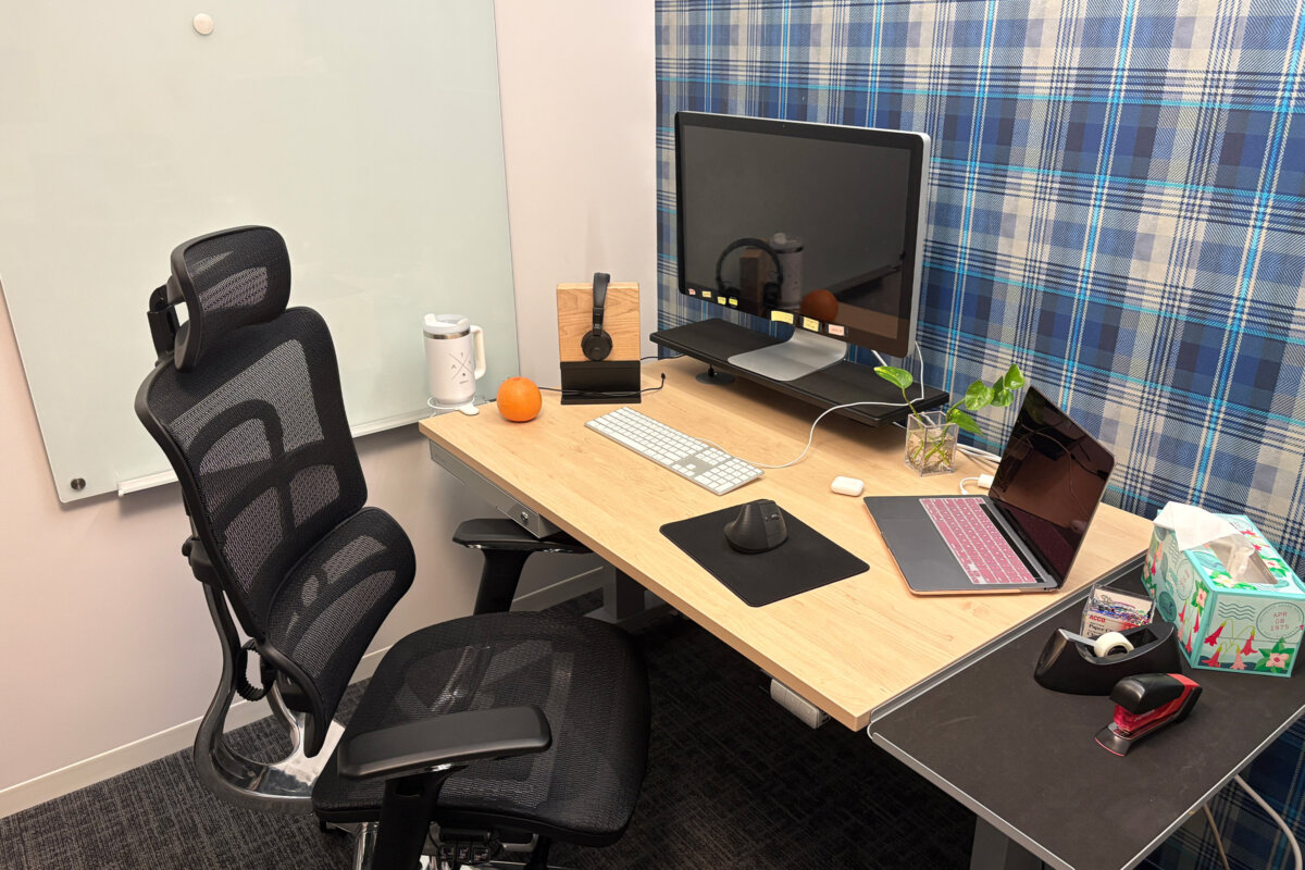 uplift standing desk assembled