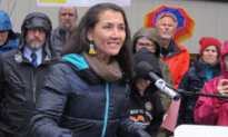 Democrat Peltola, Republican Sullivan Advance to November Race for Alaska’s Senate Seat