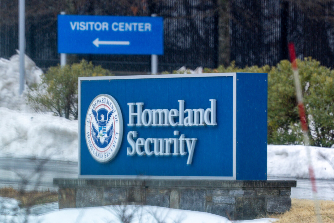 Advocacy Groups Sue Federal Government Over Visa Rule for Foreign Students