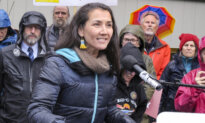 Democrat Peltola, Republican Sullivan Advance to November Race for Alaska’s Senate Seat