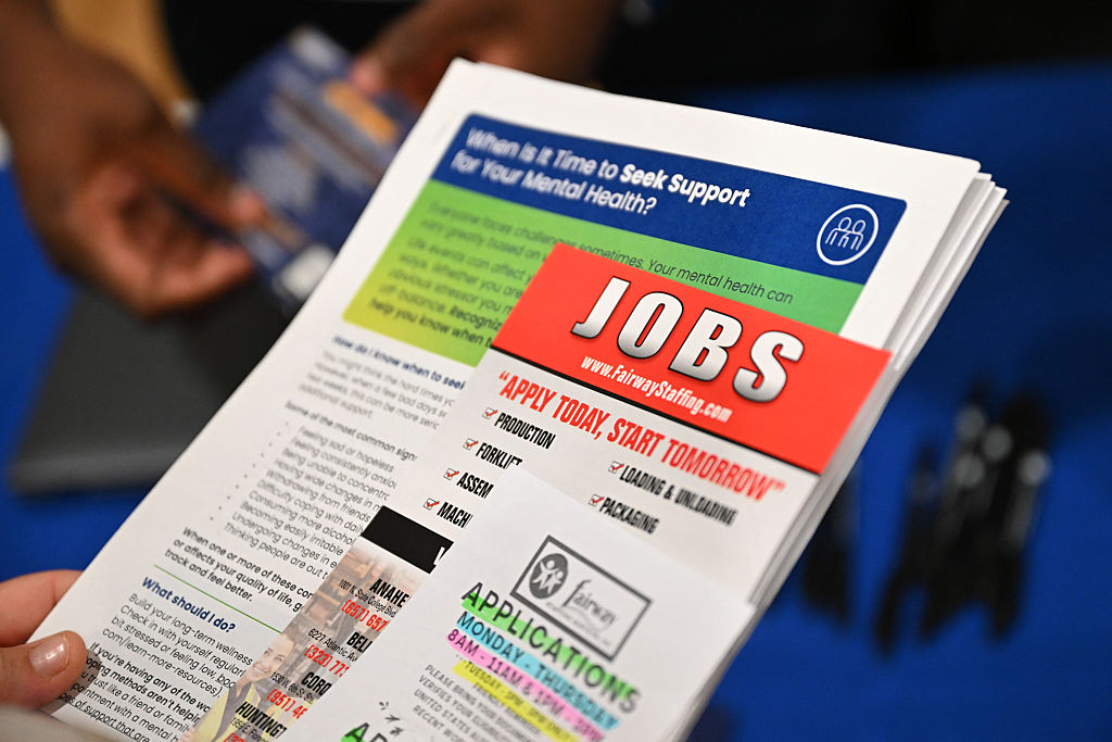 Most US Workers Fear Obsolescence in AI Era, Experts Say Adaptation Goes Beyond Tech