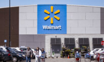 Walmart Posts Slowing US Sales Growth, but Raises Outlook on Tariff Refunds