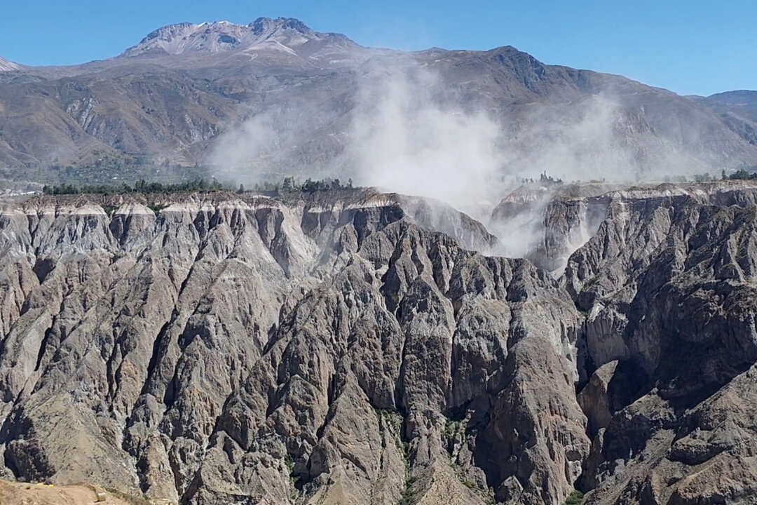 Magnitude 6.7 Earthquake Shakes Peru’s Southern Andes, Injuring at Least 2 and Damaging Homes