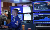 Wall Street Review: Stocks Post Weekly Loss Despite Friday Gains