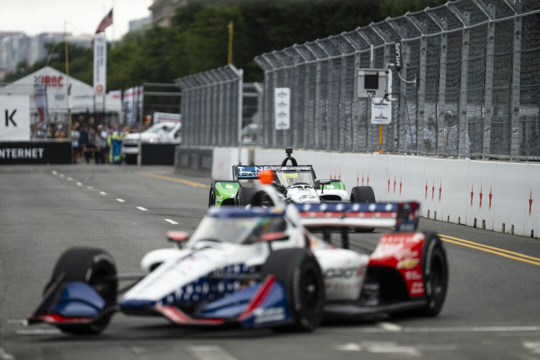 Palou Grabs Pole, Legend Gordon Seizes IROC Title in First Day of Freedom 250 Grand Prix