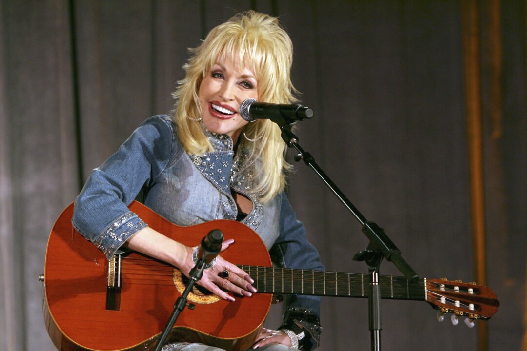 “Iconic Country Singer Dolly Parton Passes Away at 80, Leaving a Legacy of Faith and Family Values”
