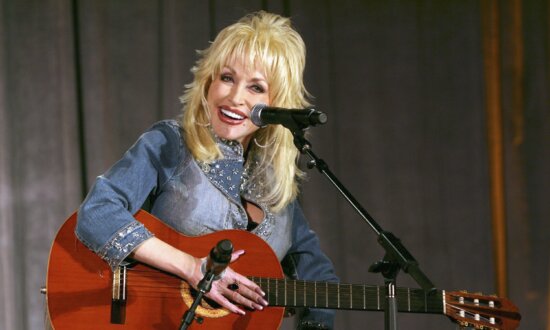 Dolly Parton Receives Americana Music Association’s Lifetime Achievement Award