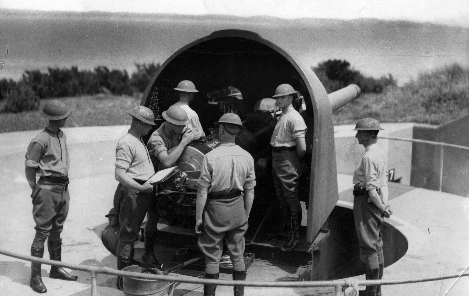 Стрельба из 6-дюймового орудия в форте Квинсклифф, приблизительно 1929 год. (Предоставлено Государственной библиотекой Виктории)