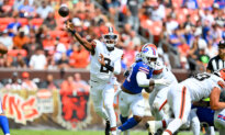 Quarterback Situation Goes From Hazy to Cloudy for Browns