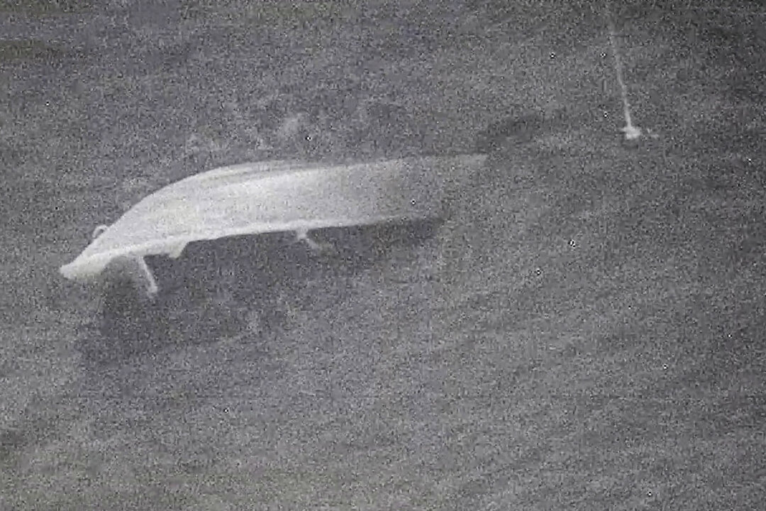 3 People Detained After Alleged Drug Boat Capsizes