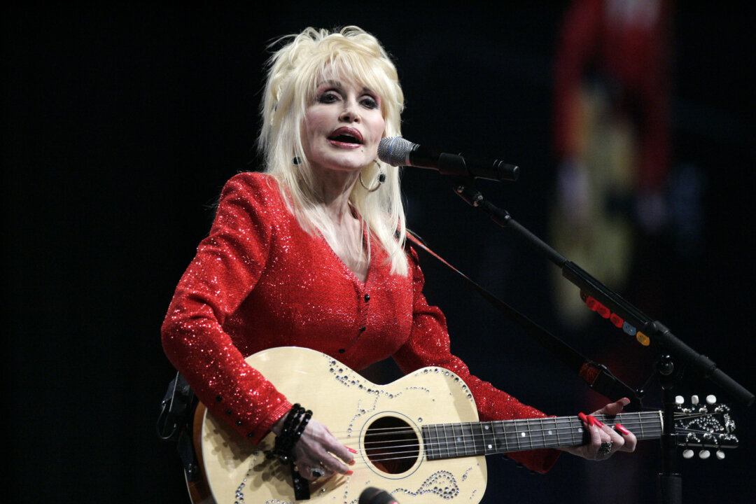 Tennessee Governor Pushes to Rename Nashville Airport After Dolly Parton