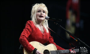 LIVE NOW: Mourners Gather in Tennessee to Honor the Legacy of Dolly Parton
