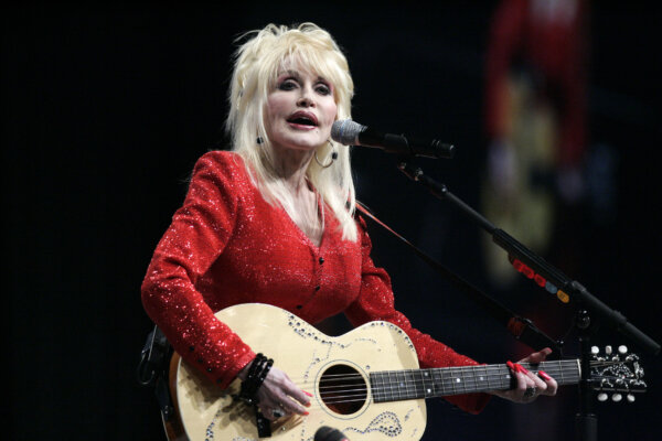 Mourners Gather in Tennessee to Honor the Legacy of Dolly Parton