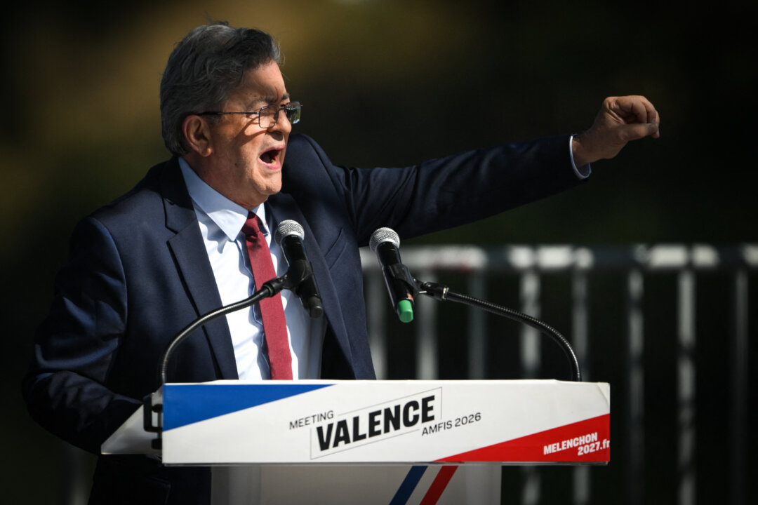 Far-Left Leader Melenchon Closes In on French Presidential Runoff, New Poll Finds