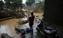Record Flooding Leaves Guangxi Residents Stranded Without Food, Water, Power