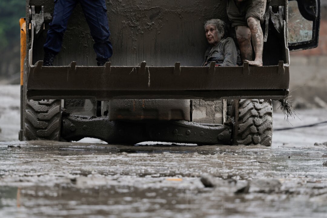Number of Canadians Unaccounted For Near Nepal–China Border Climbs to 30 After Flooding