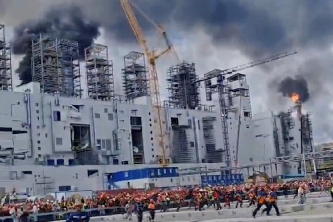 6 Chinese Workers Killed, 9 Missing in Massive Russia Chemical Plant Fire