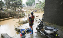 Record Flooding Leaves Guangxi Residents Stranded Without Food, Water, Power