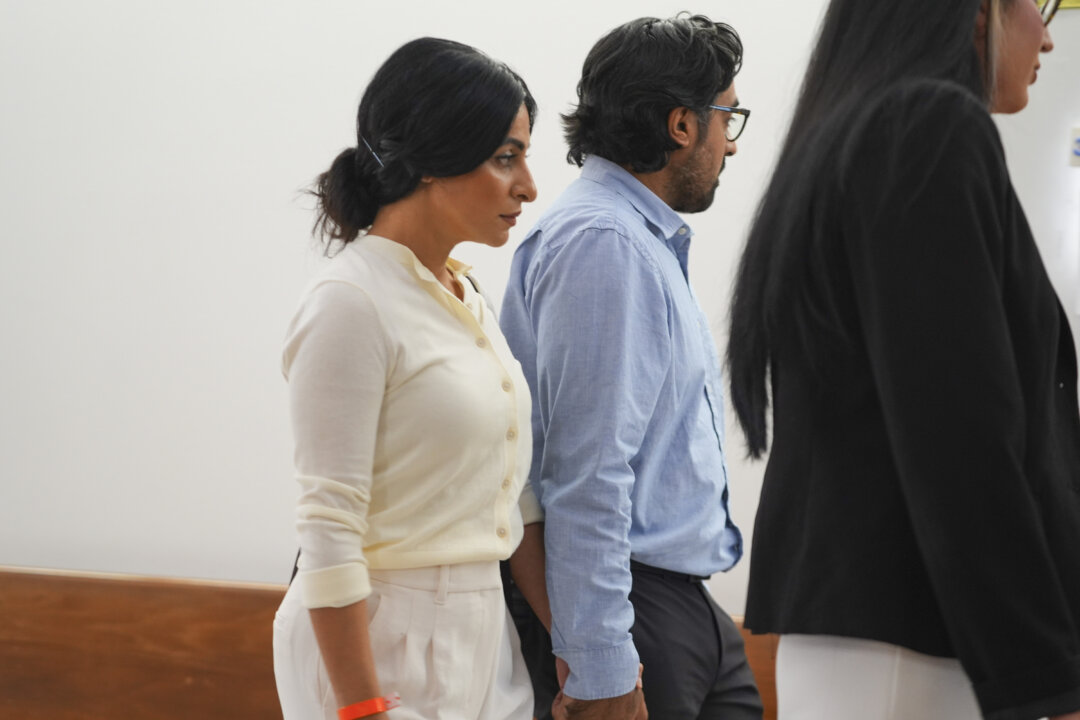 California Couple Faces Surrogate in Texas Court Over Custody