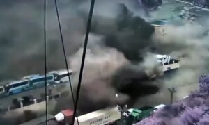 People Flee Moments Before Mudslide Hits Tibet