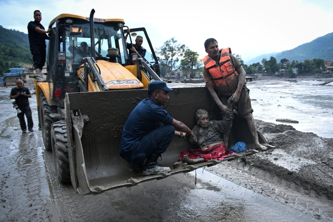 34 Australians Missing in Nepal-Tibet Flash Floods