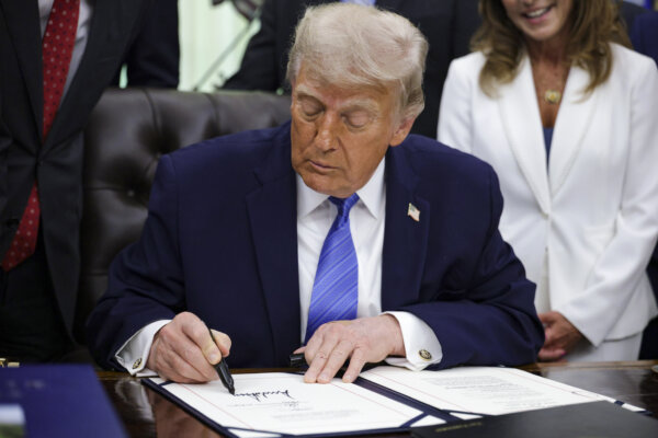 Trump Signs Stopgap Bill to Fund Government Through Midterms