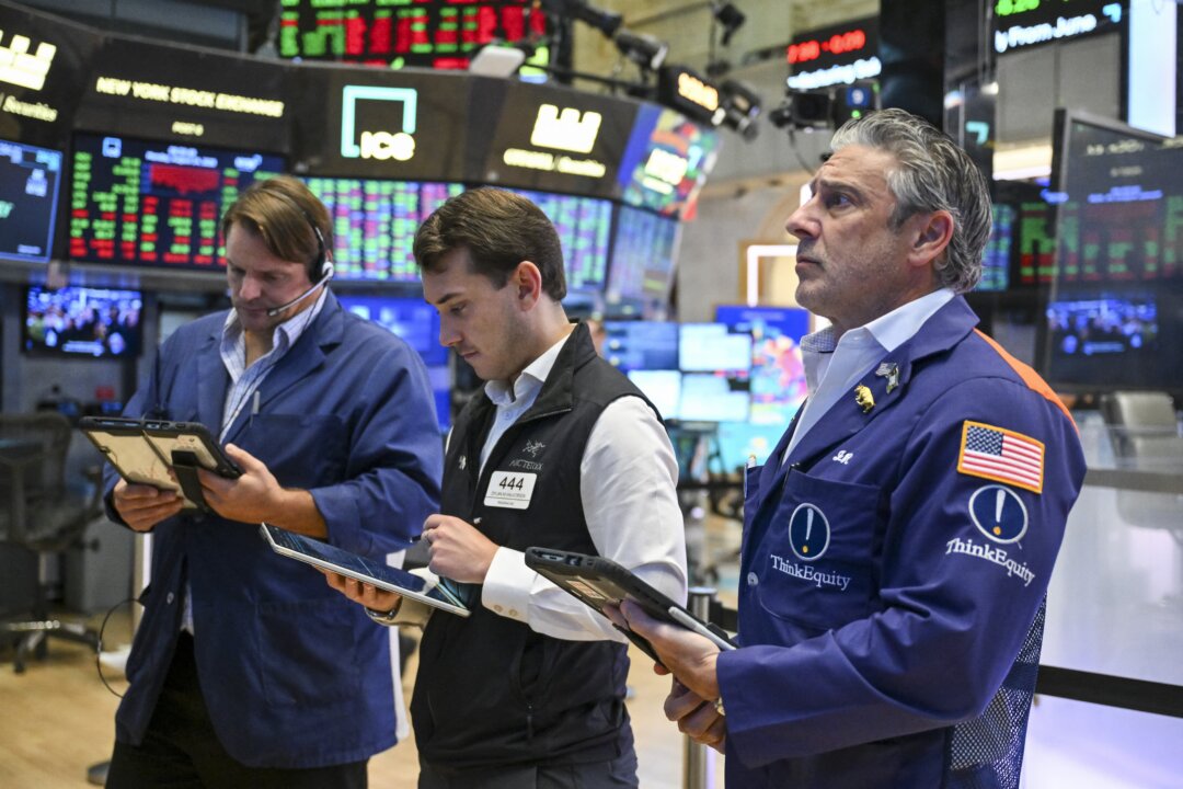 Wall Street Review: Stocks End Week Mixed Amid Strong Nvidia Earnings, Fed Clarity