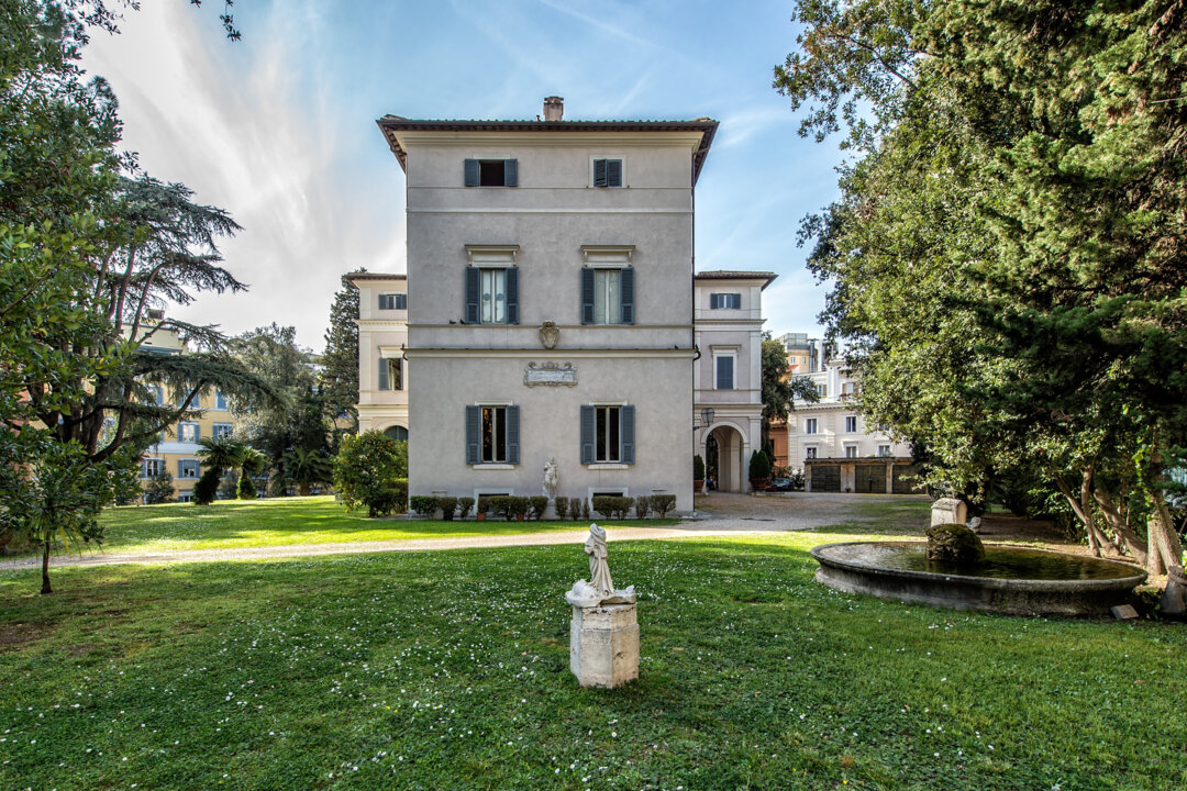 Villa Aurora: Painted Palace