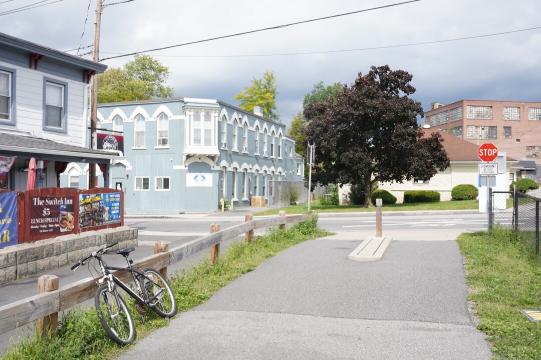 Patriotic Journey: Embarking on a 20-Mile Ride Along America’s Historic Pathways