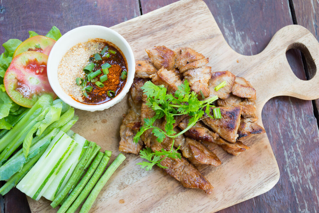 The Trick to Making Delicious Thai Grilled Pork