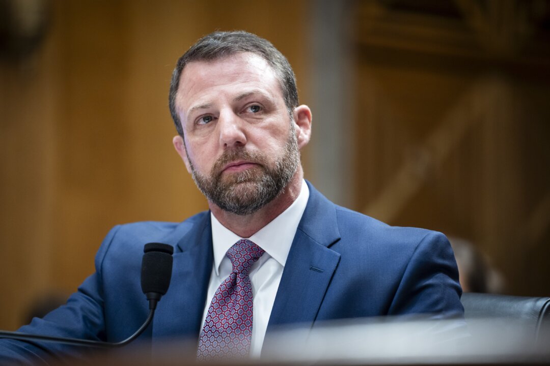 Mullin's Plane Makes Emergency Landing After Engine Failure