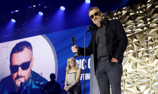 Eric Church Presented with Lifting Lives Award at ACM Honors