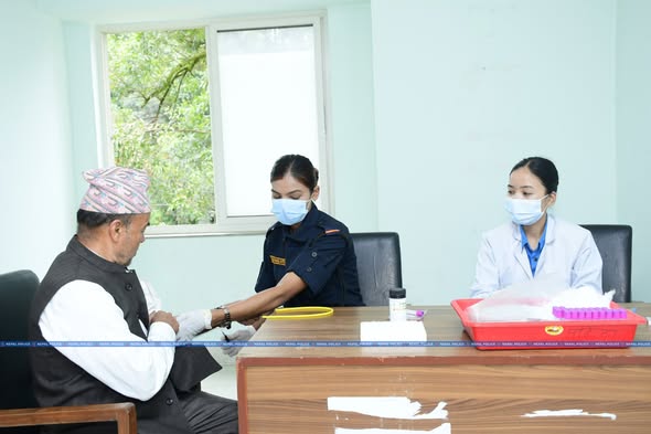 Nepal collecting DNA