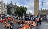 UK Parliament Blockaded by Anti-Oil Activists; Dozens Arrested