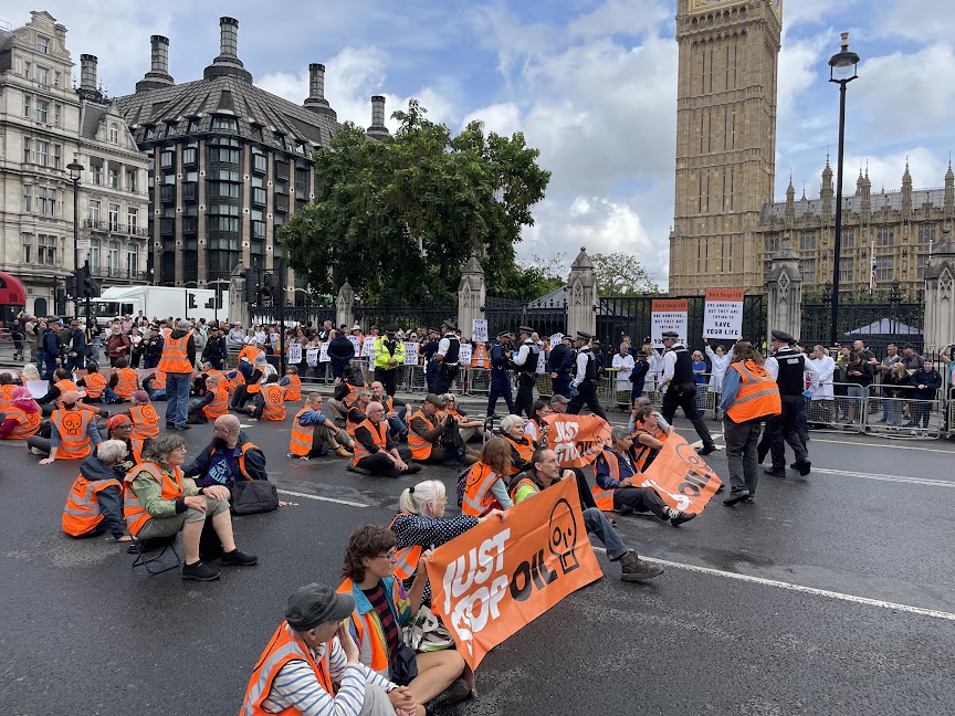 UK Parliament Blockaded by Anti-Oil Activists; Dozens Arrested